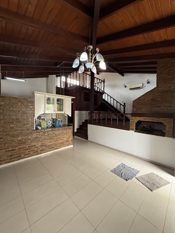 Casa de 3 dormitorios sobre la Ruta 8