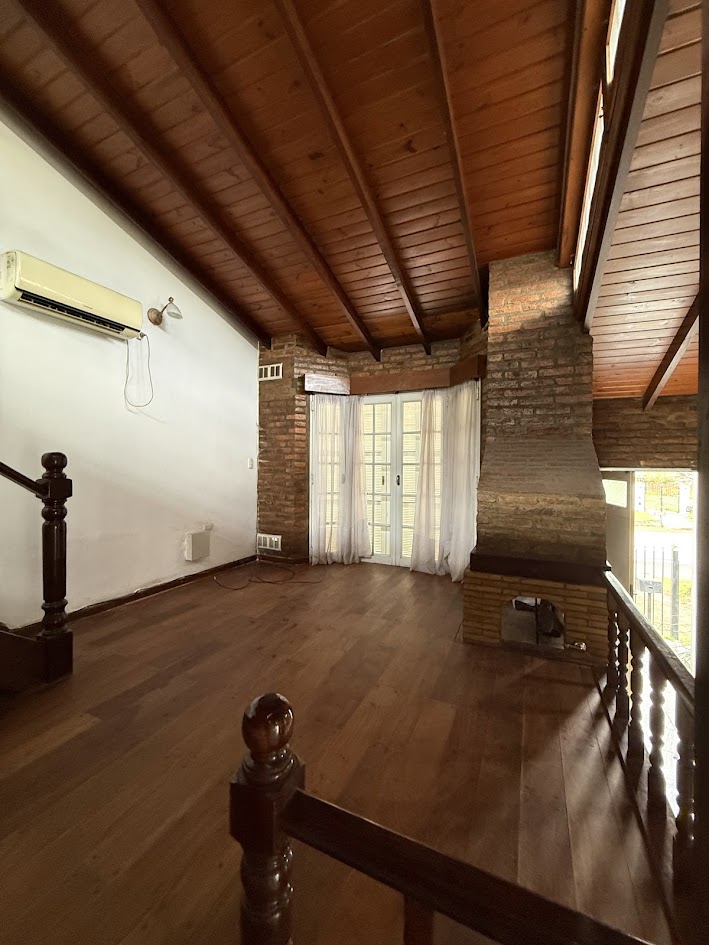 Casa de 3 dormitorios sobre la Ruta 8
