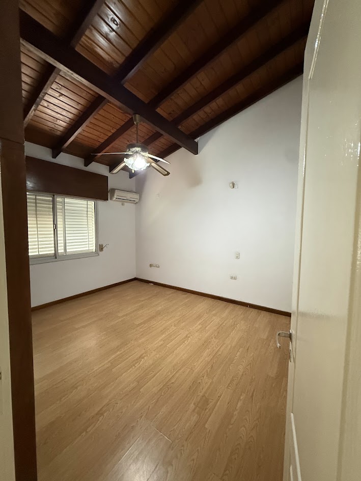 Casa de 3 dormitorios sobre la Ruta 8